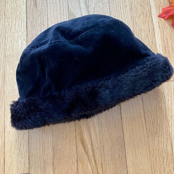 Gymboree Black Faux Fur Trimmed Winter Hat – Kids Size S-M (3–4 Years) - Picture 6 of 8